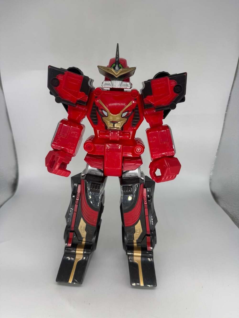 Hasbro Power Rangers Beast Morphers Beast Racer Zord 10-Inch Action Figure